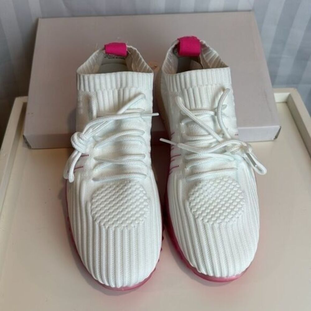 Danskin Women's Positive Bright White/Hot Pink Vegan Knit Slip on Sneak Size 8.5